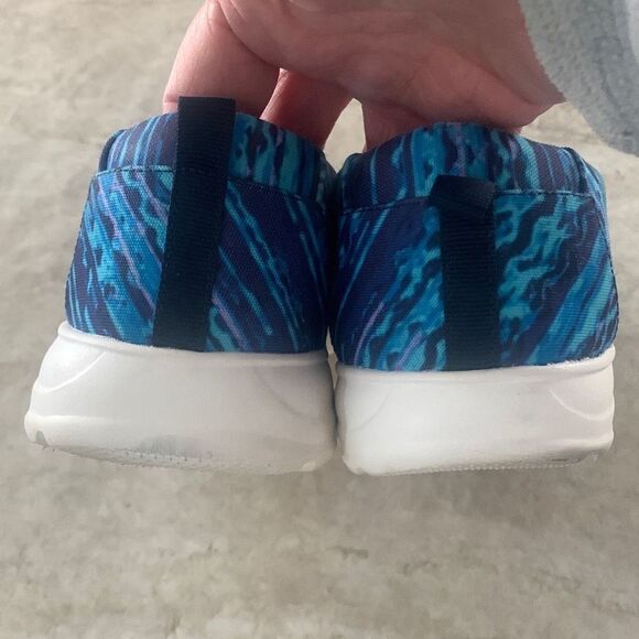 Lands End Navy Slip On Sneakers Size 8 - Picture 4 of 7